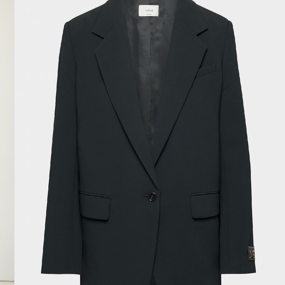 Aritzia Black Blazer